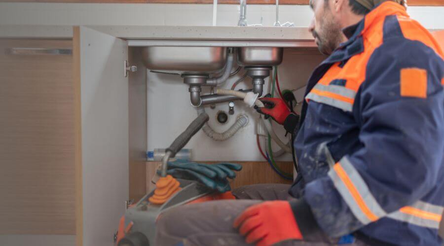 Expert burst pipe repair services in Reasnor, IA
